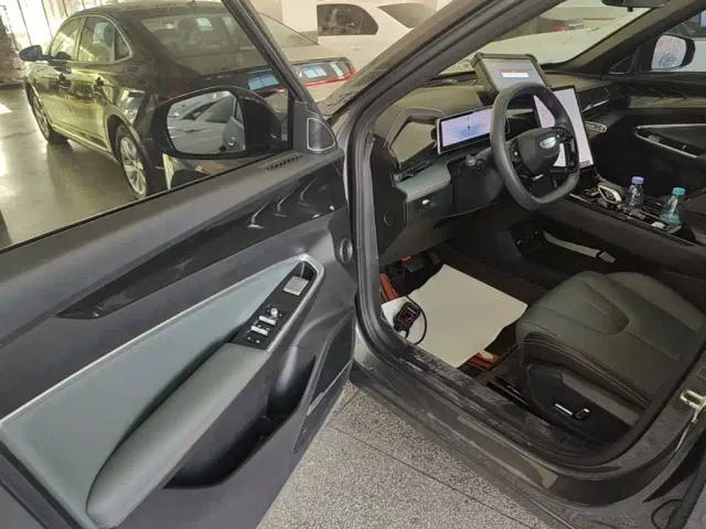 Geely Boyue — Фото автомобиля 15