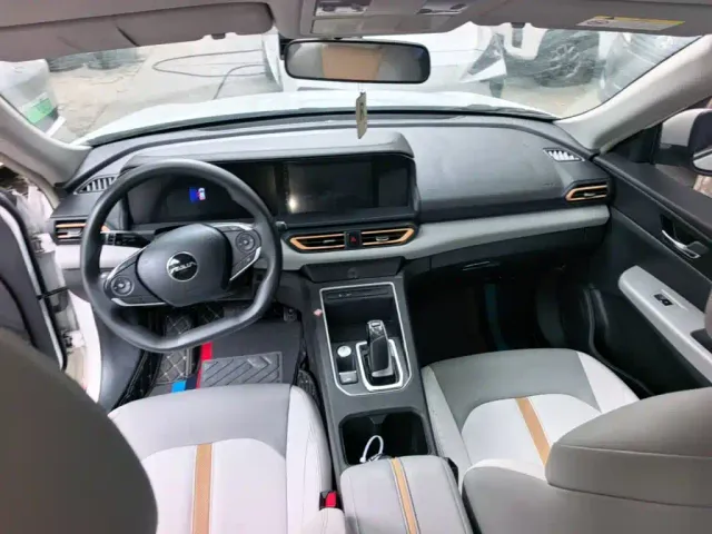 Dongfeng Fengshen E70 — Фото автомобиля 9