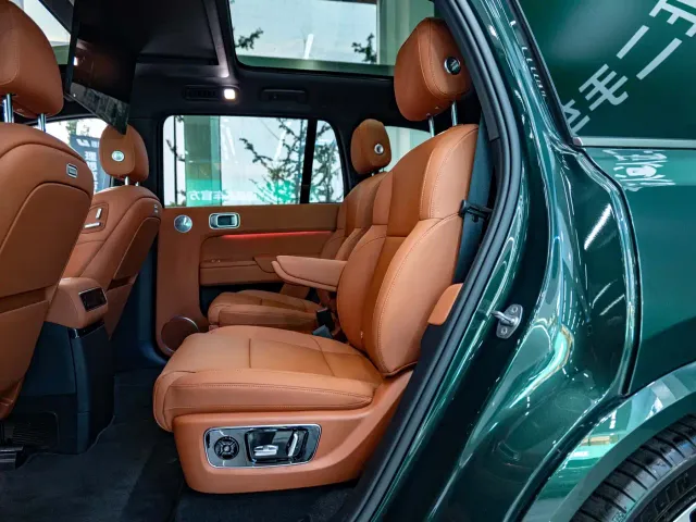 Li Auto L9 — Фото автомобиля 16