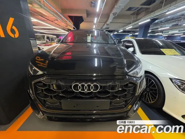 Фотография автомобиля — Audi Q8 4M