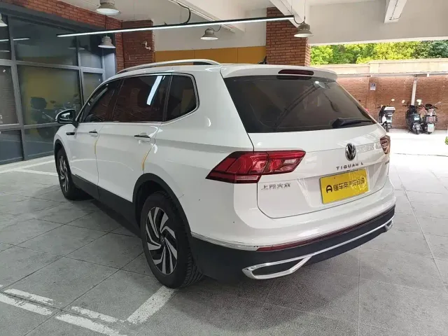 Volkswagen Tiguan L — Фото автомобиля 6