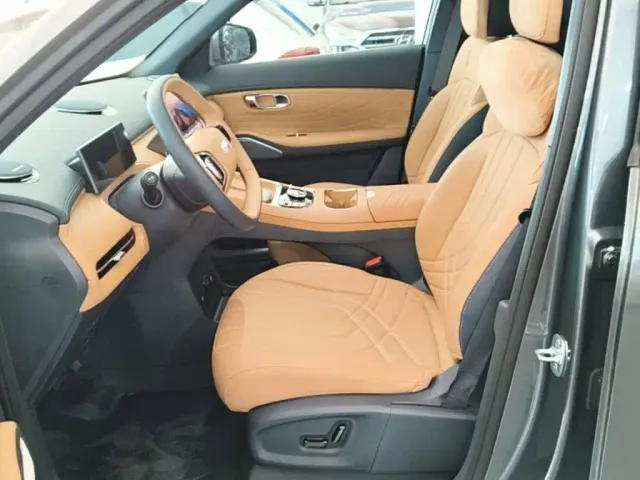 Geely Galaxy Starship 7 EM-i — Фото автомобиля 14