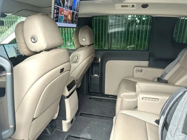 Li Auto MEGA — Фото автомобиля 5