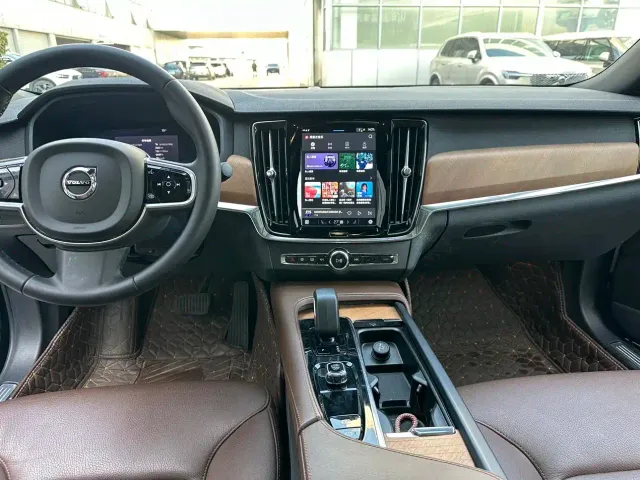 Volvo S90 — Фото автомобиля 4