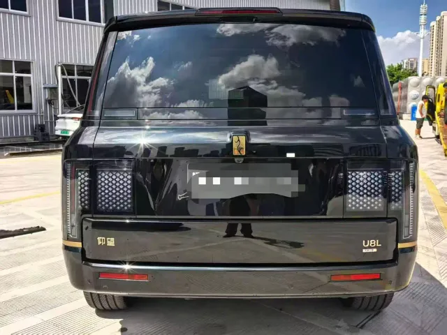 BYD U8L — Фото автомобиля 12