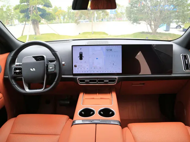 Li Auto L8 — Фото автомобиля 5