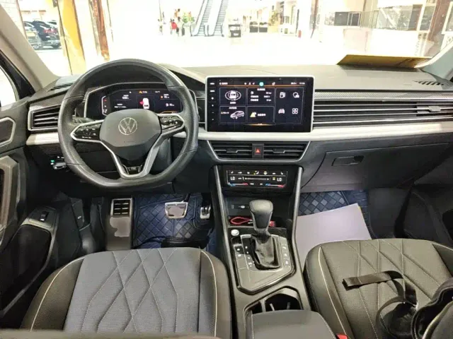 Volkswagen Tiguan L — Фото автомобиля 9