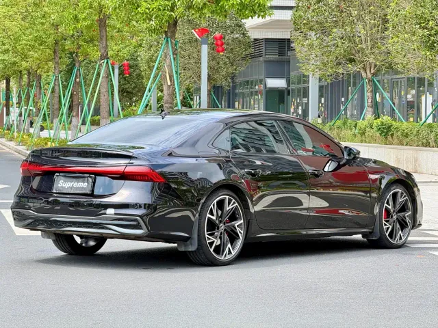 Audi A7L — Фото автомобиля 10