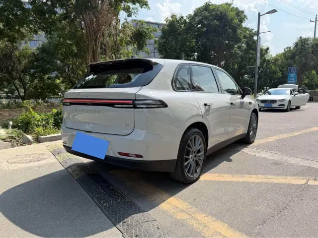 Leapmotor C10 — Фото автомобиля 6