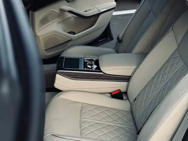 Audi A8 — Фото автомобиля 8