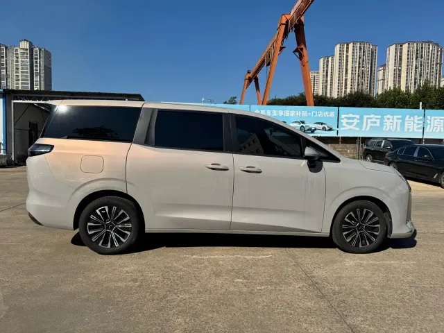 Wuling Starlight 730 — Фото автомобиля 8