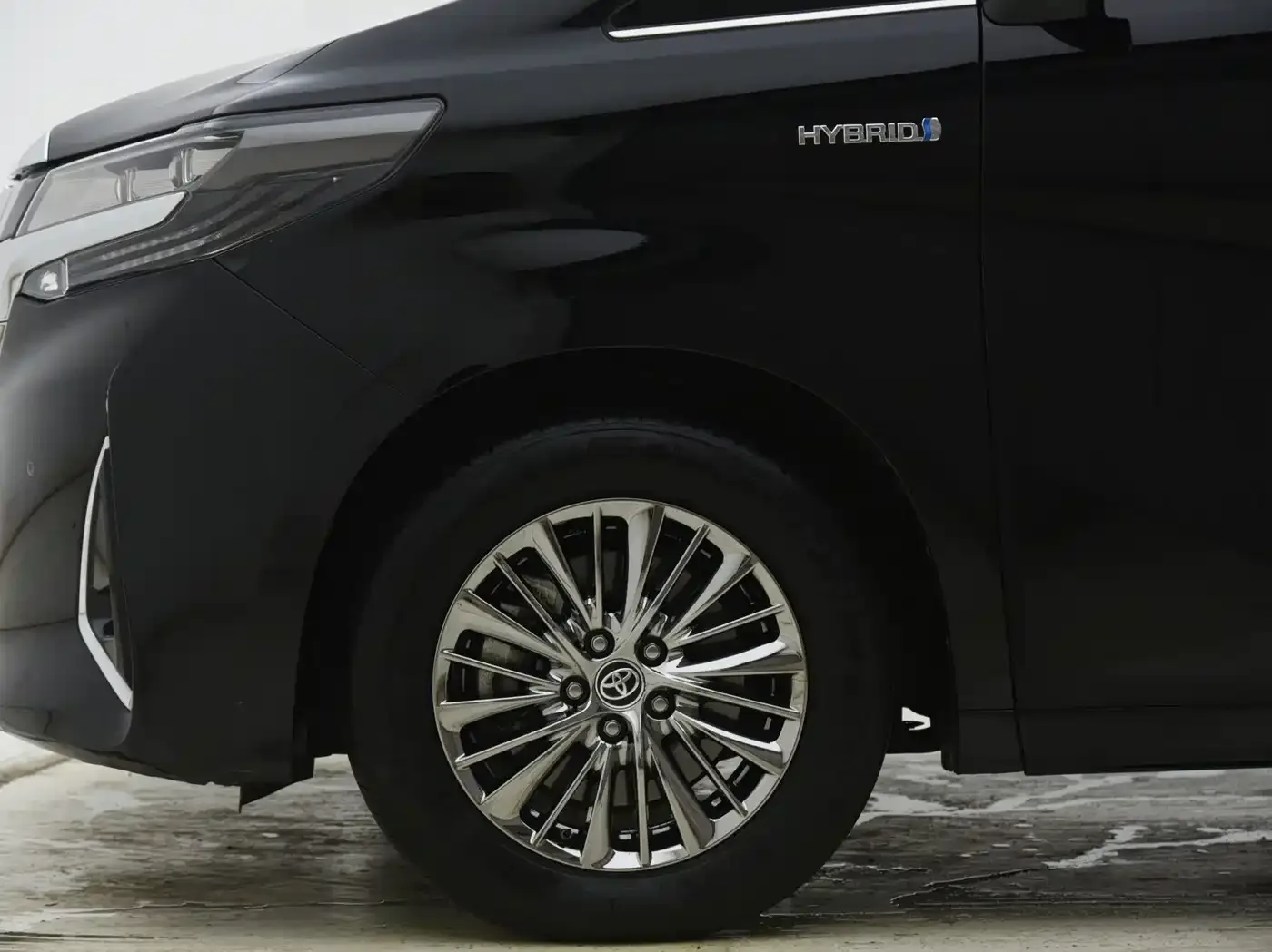 Toyota Alphard 2021 Hybrid 2.5L Luxury — Фото автомобиля 4