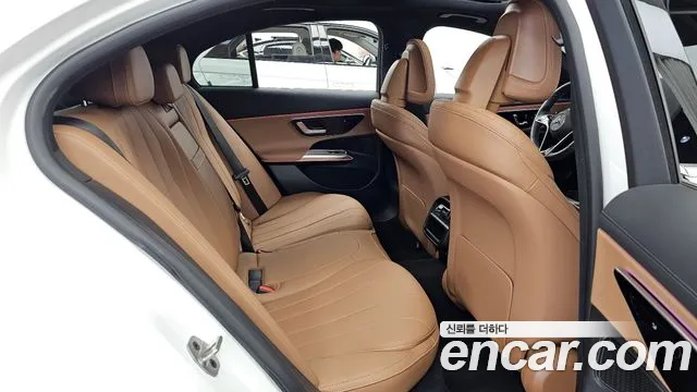 Mercedes-Benz E-Class — Фото автомобиля 12