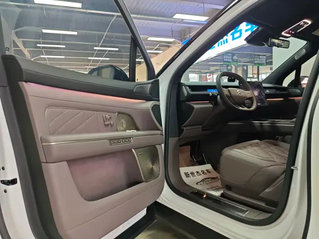 Nio ES8 — Фото автомобиля 4