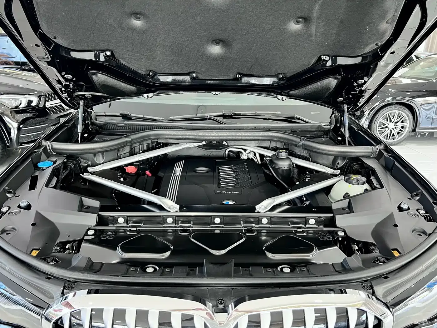 BMW BMW X7 2022 xDrive40i Exclusive M Sport Package — Фото автомобиля 25