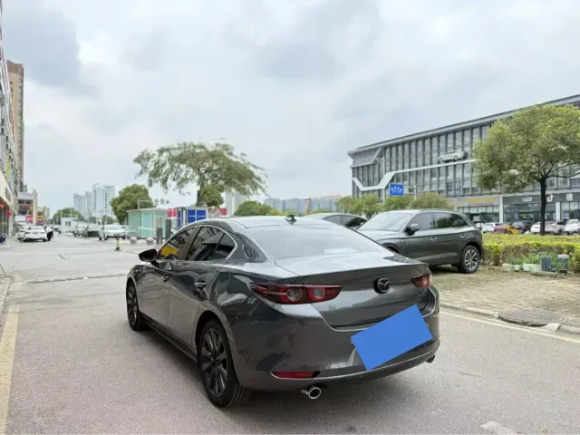 Mazda Axela — Фото автомобиля 9