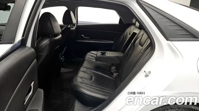 Hyundai AVANTE Avante (CN7) — Фото автомобиля 12