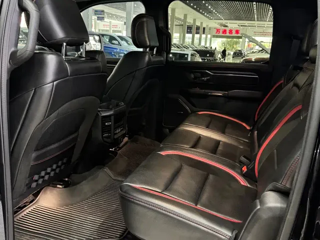 RAM Trucks — Фото автомобиля 5