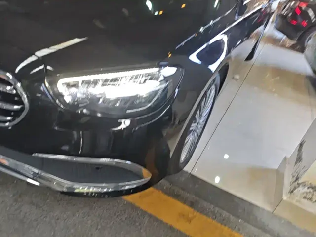 Mercedes-Benz E-Class — Фото автомобиля 23