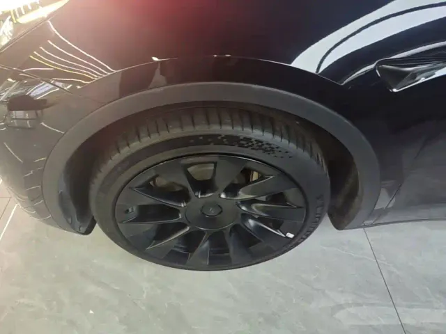 Tesla Model Y — Фото автомобиля 24