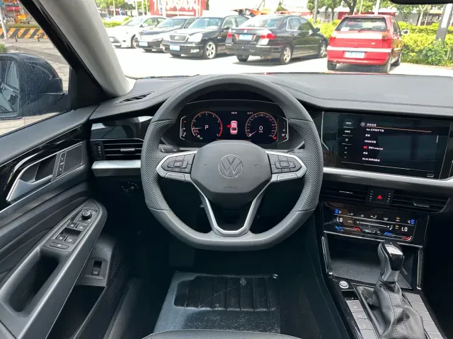 Volkswagen Passat — Фото автомобиля 18