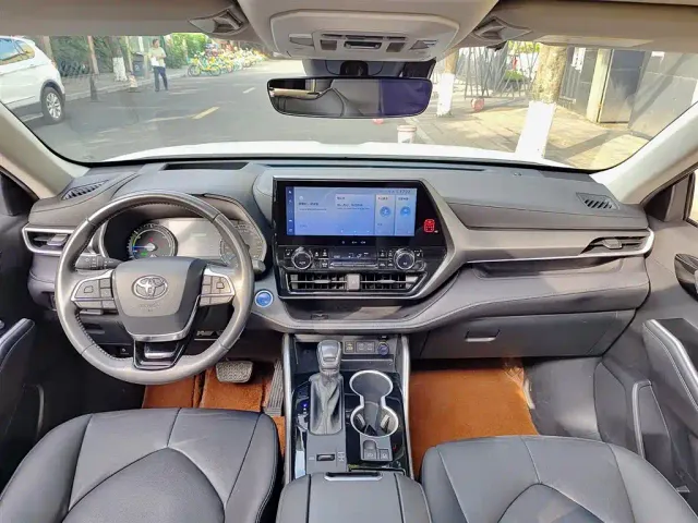 Toyota Highlander — Фото автомобиля 10