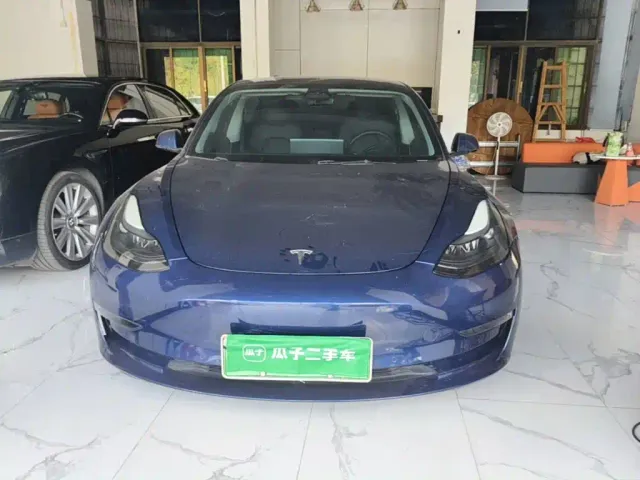 Tesla Model 3 — Фото автомобиля 2