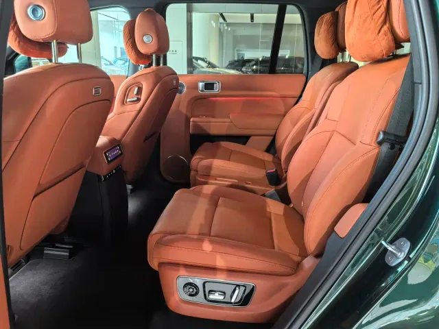 Li Auto L9 — Фото автомобиля 10