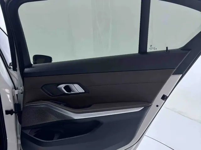 BMW 3 Series — Фото автомобиля 10