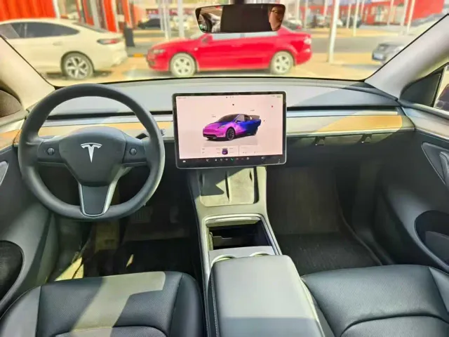 Tesla Model Y — Фото автомобиля 6
