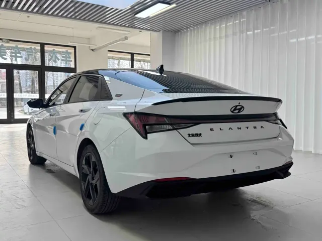 Hyundai Elantra — Фото автомобиля 4