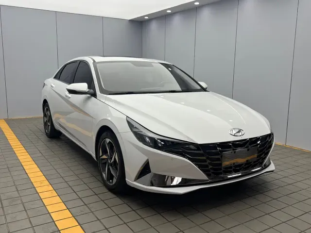 Hyundai Elantra — Фото автомобиля 3