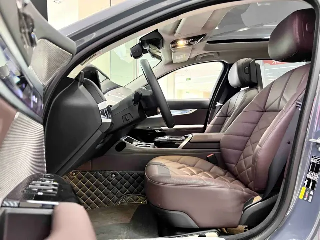BMW i7 — Фото автомобиля 7
