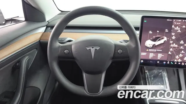 Tesla Model 3 — Фото автомобиля 18