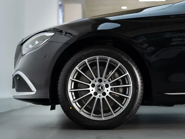 Mercedes-Benz E-Class — Фото автомобиля 8