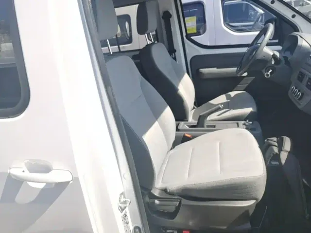 Wuling Motors Wuling Yangguang 2024 300KM Comfort Bus Version 75kW — Фото автомобиля 24