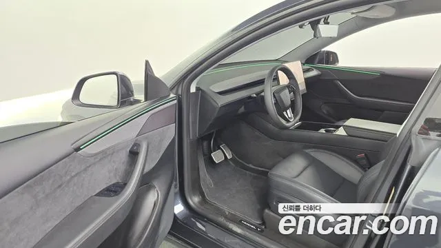 Tesla Model Y — Фото автомобиля 10