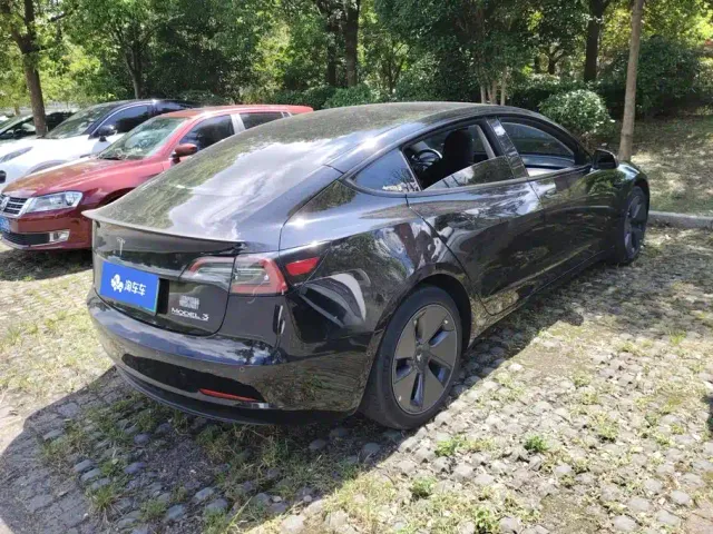 Tesla Model 3 — Фото автомобиля 3