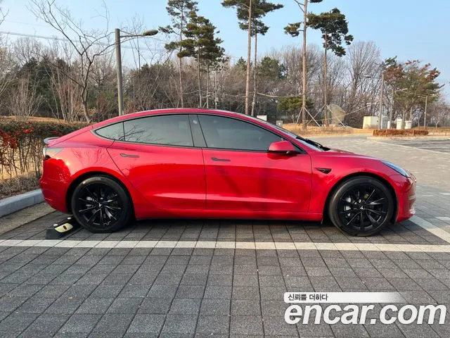 Tesla Model 3 — Фото автомобиля 3