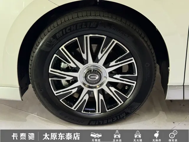 GAC Trumpchi E9 — Фото автомобиля 22