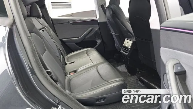 Tesla Model Y — Фото автомобиля 11