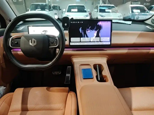 Leapmotor C10 — Фото автомобиля 9