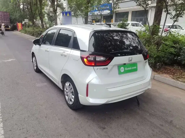 Honda Fit — Фото автомобиля 4
