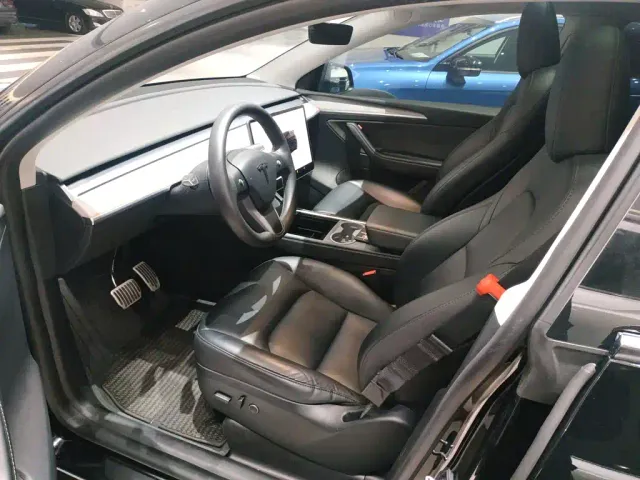 Tesla Model Y — Фото автомобиля 14