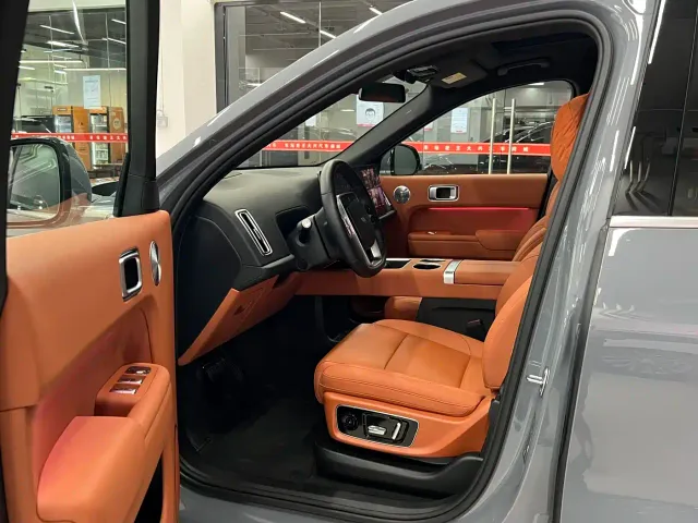 Li Auto L8 — Фото автомобиля 4