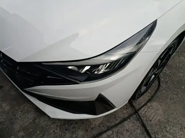Hyundai Elantra 2022 1.5L CVT LUX Premium Edition — Фото автомобиля 23