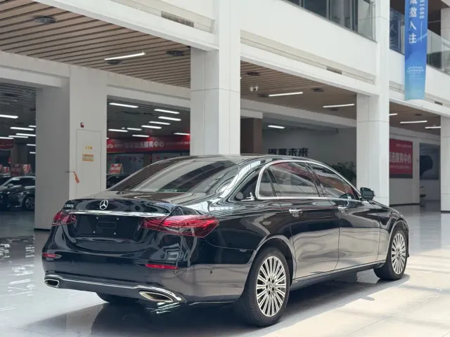 Mercedes-Benz E-Class — Фото автомобиля 5
