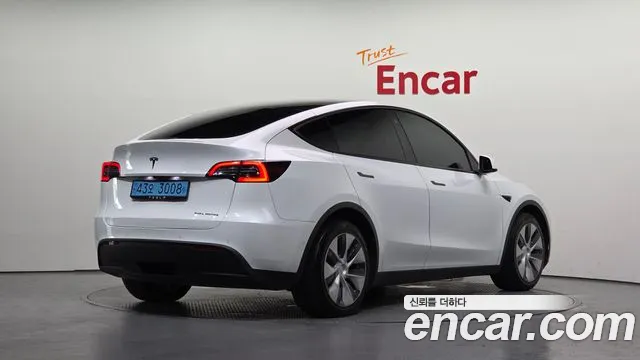 Tesla Model Y — Фото автомобиля 2