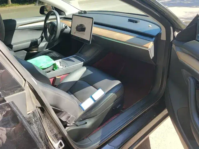 Tesla Model 3 — Фото автомобиля 6