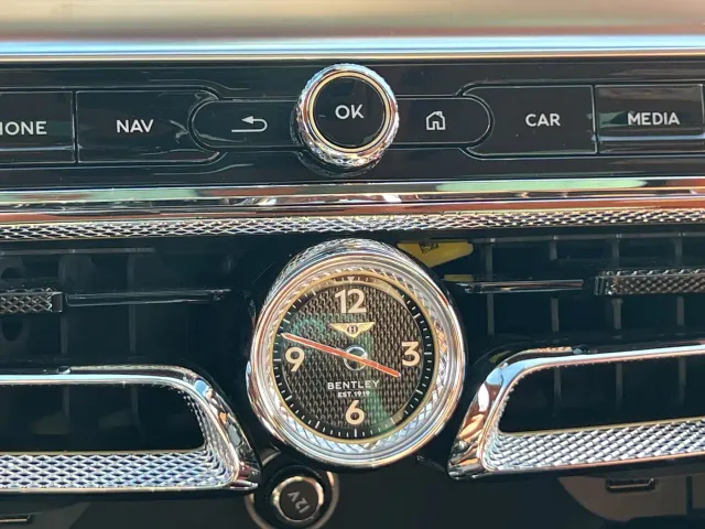 Bentley Flying Spur — Фото автомобиля 23